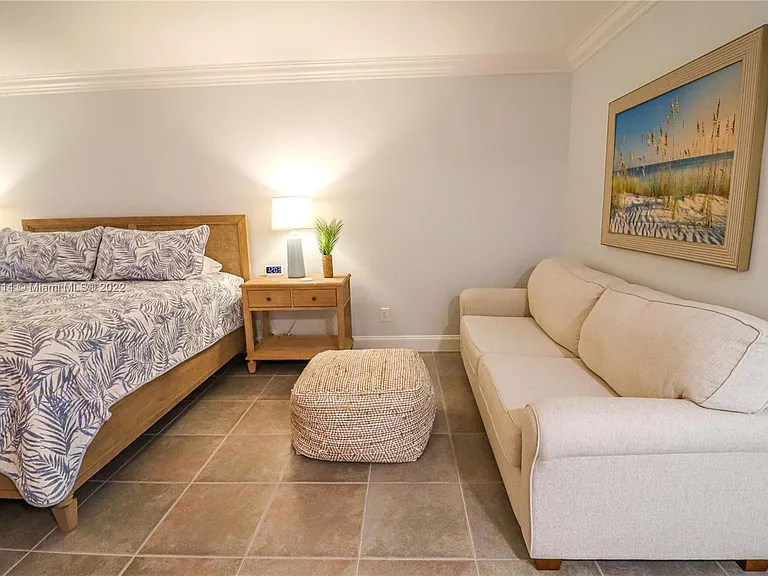 5161 Collins Ave #404 — Photo 8