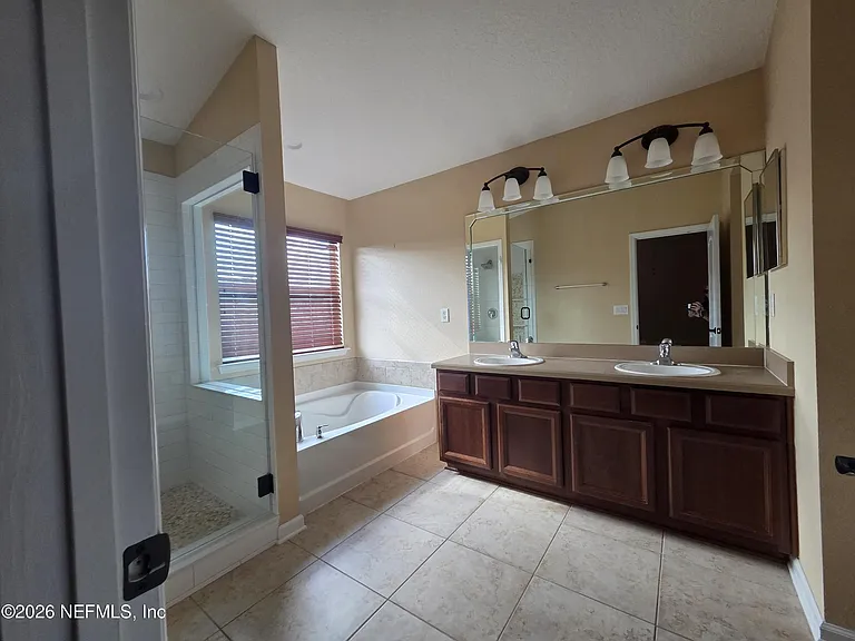 1912 Covemont Ct — Photo 15