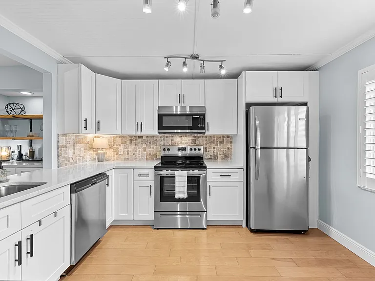 149 Palm Dr #18 — Photo 7