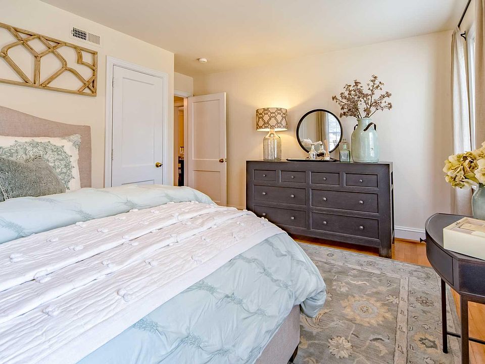 1st image of 43 Malvern Ave APT 3