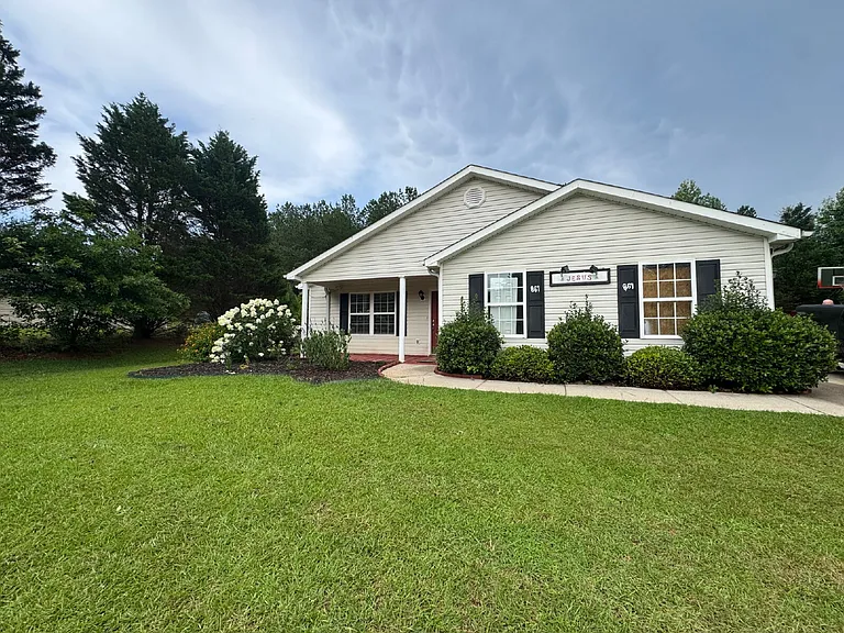 867 Louie Ln — Photo 1