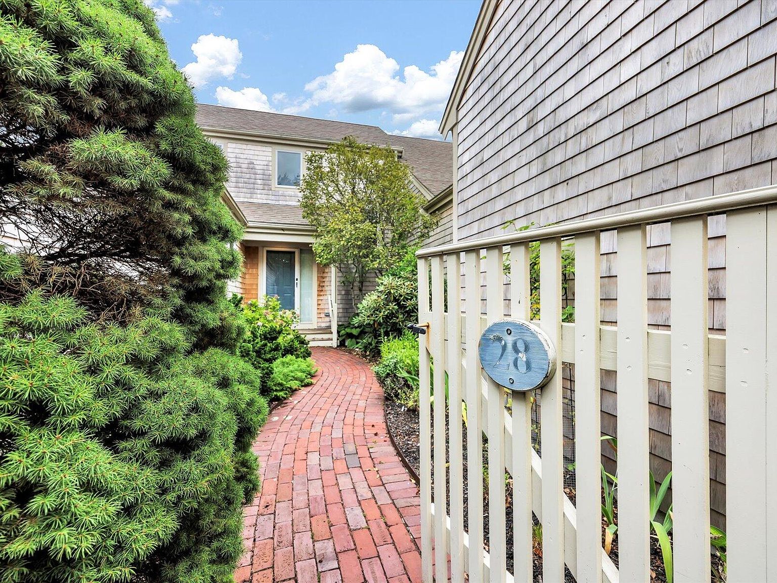 28 John Halls Cartpath Village