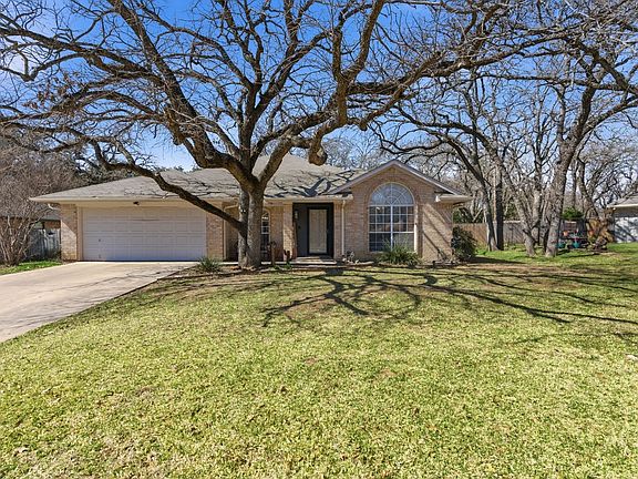 3rd image of 945 Lake Ridge Dr