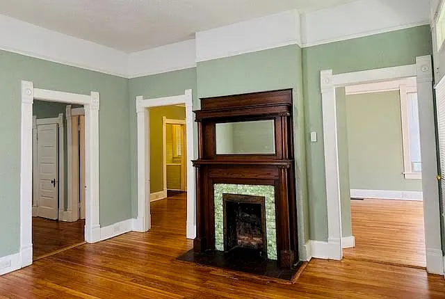 3 bed, 1981 sqft, $1,700 — Photo 2