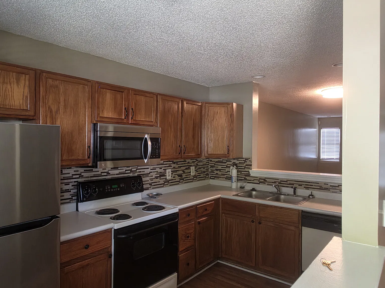 2 bed, 2.5 bath, 1095 sqft, $1,350 — Photo 4