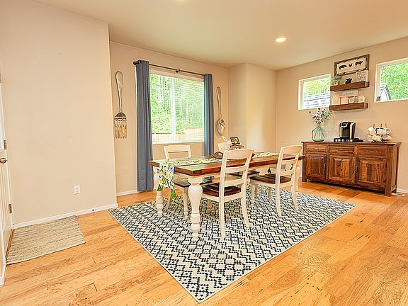 3rd image of 5031 79th Ave NE