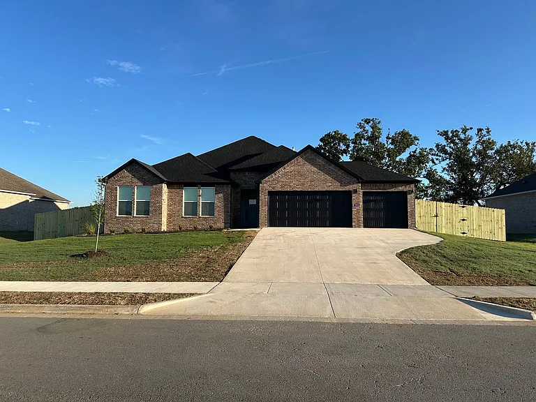 7001 E Sugarloaf St — Photo 1