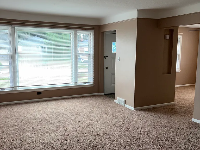 595 Dickerson Rd — Photo 5