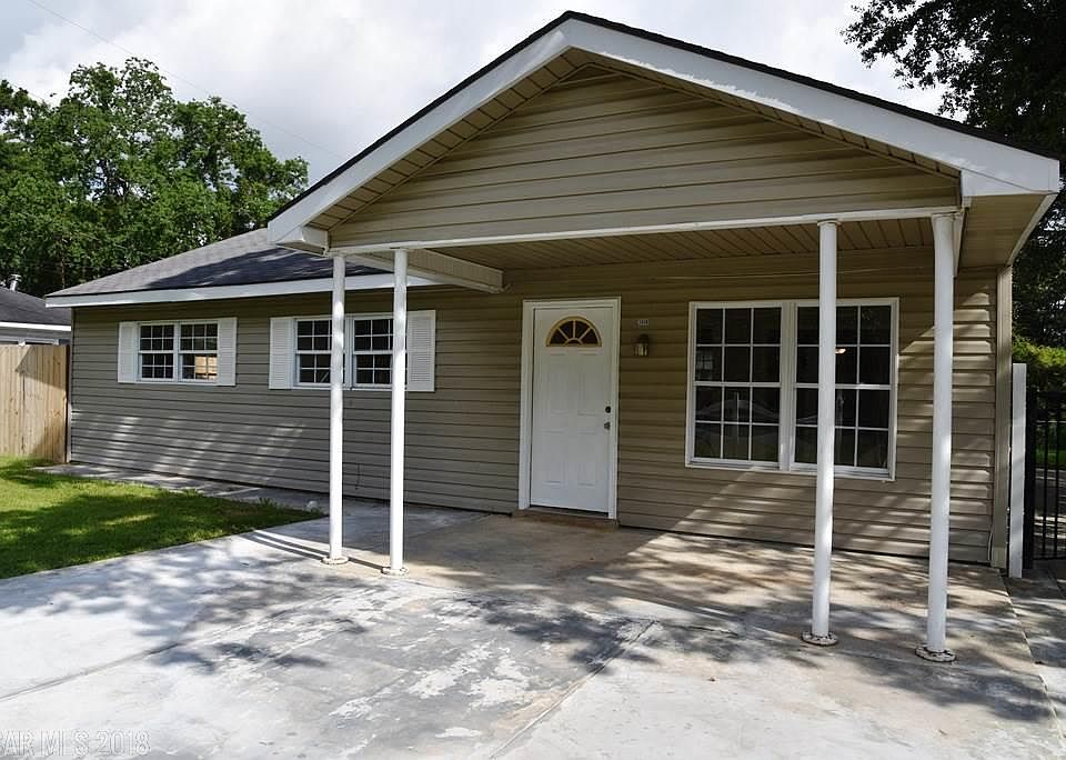 1st image of 3018 Louise Dr N
