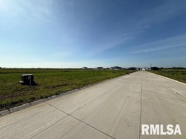 6961 Meghan Ave, Bettendorf, IA 52722