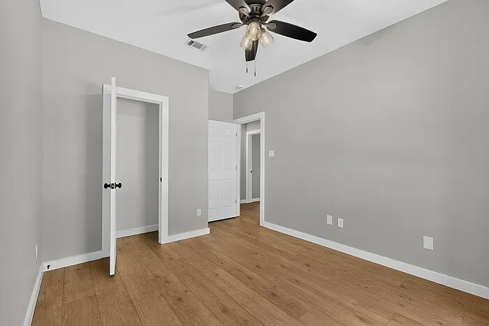 9881 Cambridge Dr — Photo 32