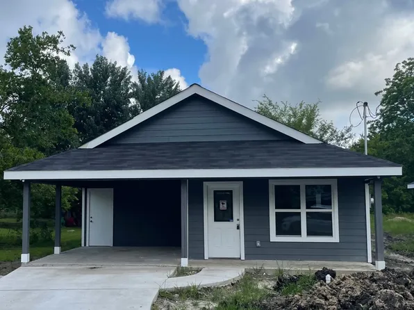 4202 Caddo St, Greenville, TX 75401
