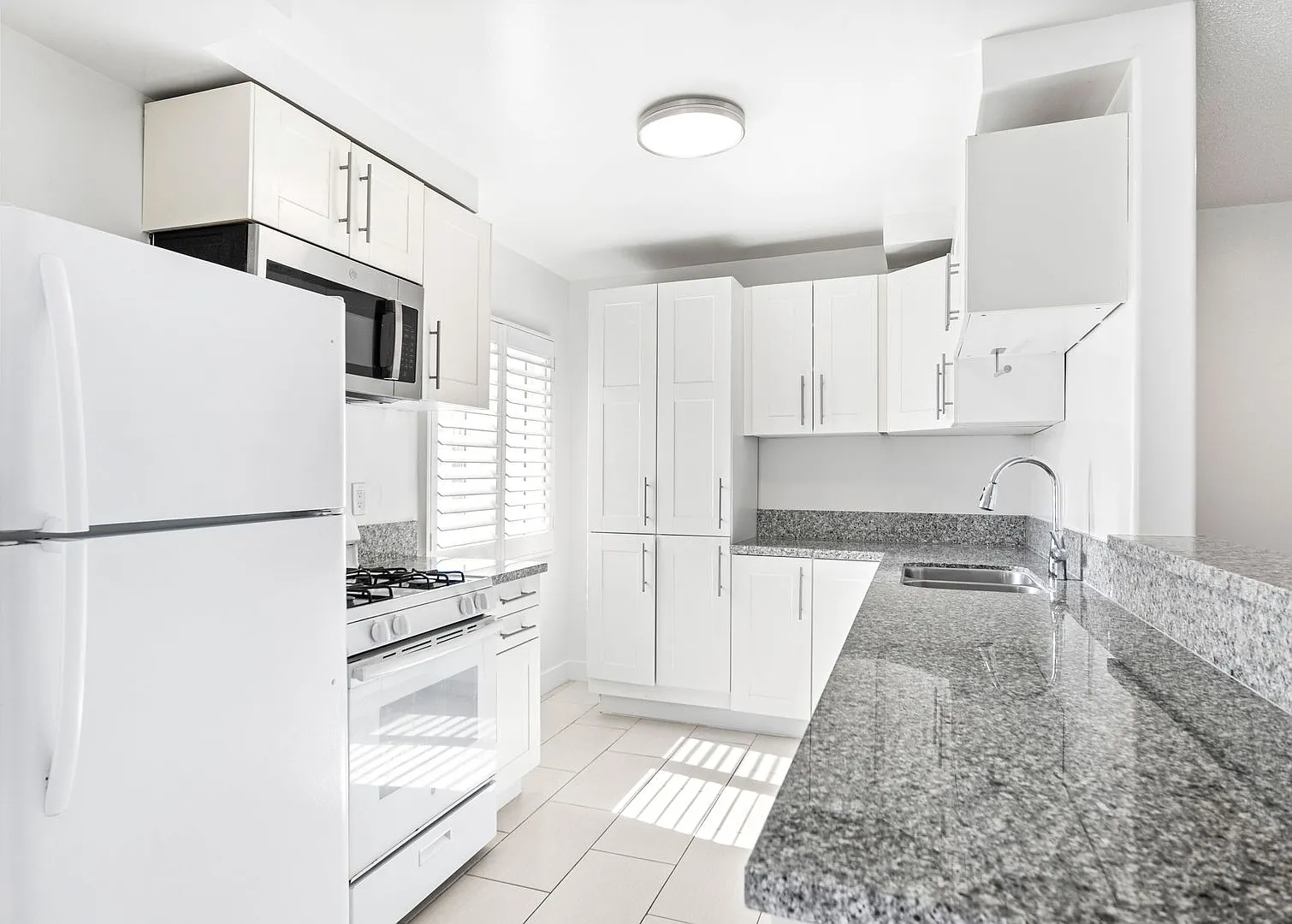 2025 S. Shenandoah — Photo 3