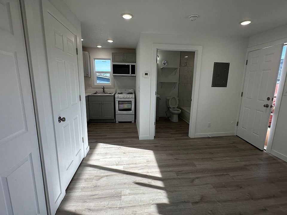 2nd image of 305 NW 8th Ave #337