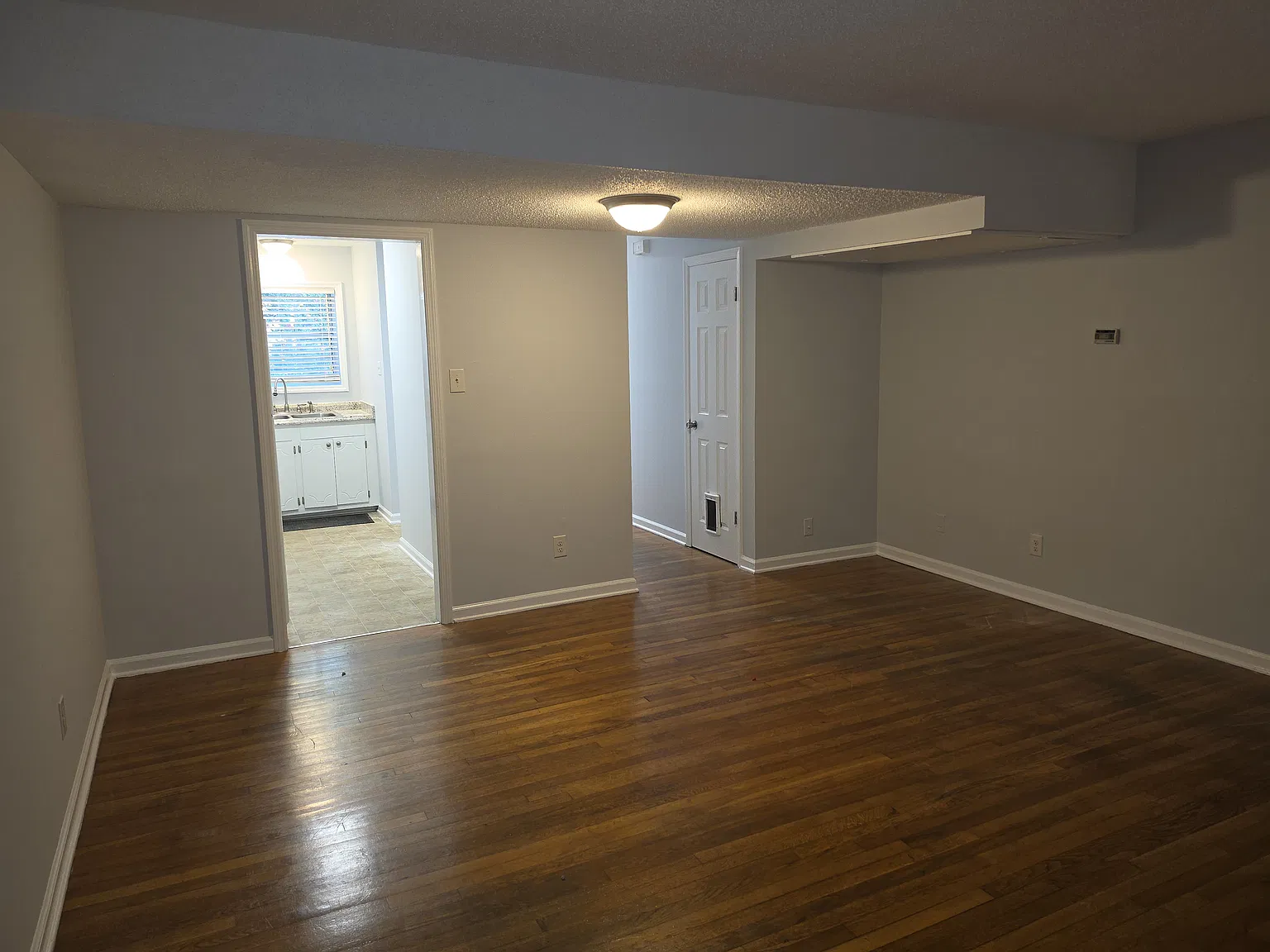 2 bed, 1.5 bath, 1056 sqft, $1,650 — Photo 3