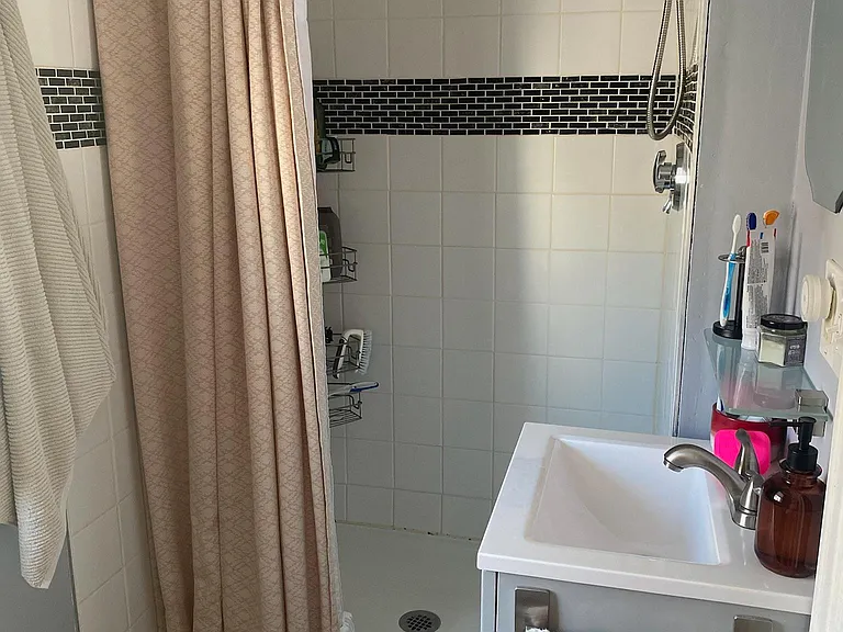 173 Orms St #2 — Photo 10