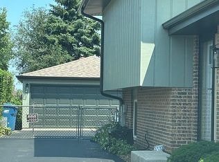 13749 Crestview Ct, Crestwood, IL 60445