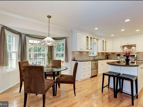 5th image of 9705 S Park Cir