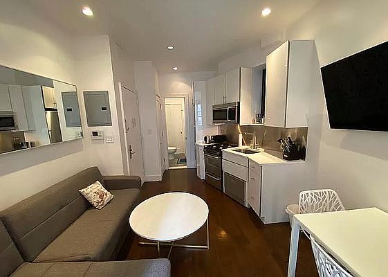 2nd image of 440 10th Ave #2N