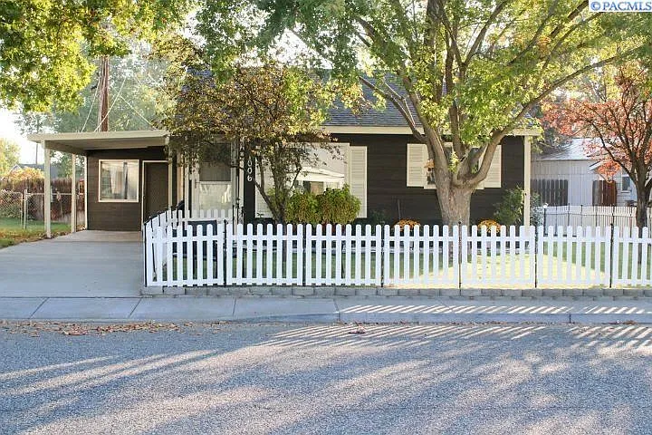 1006 Willard Ave photo 1
