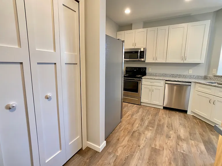 207 4th St E #25 — Photo 1