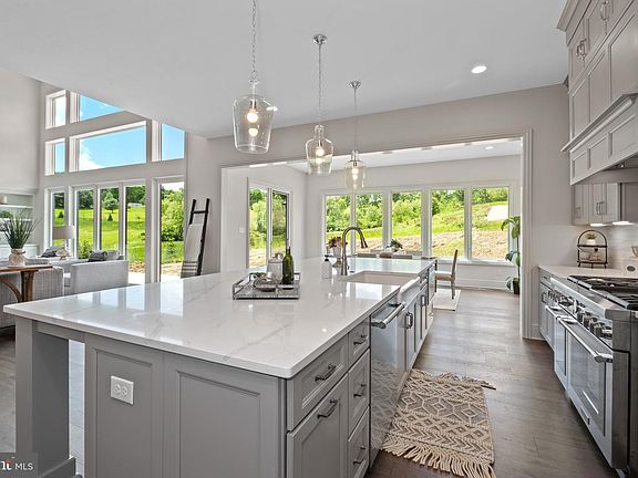 5th image of 549 Webb Rd