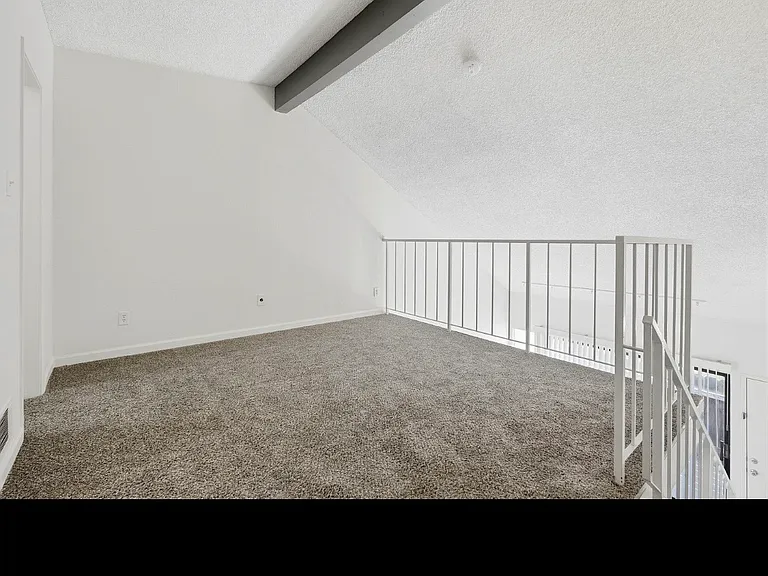 948 Greenfield Ave #948 — Photo 22