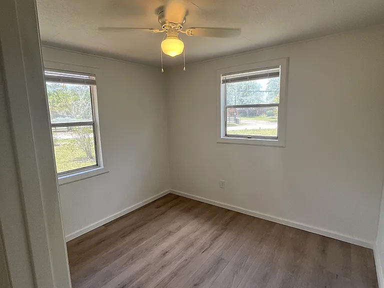 148 Willis Rd — Photo 16