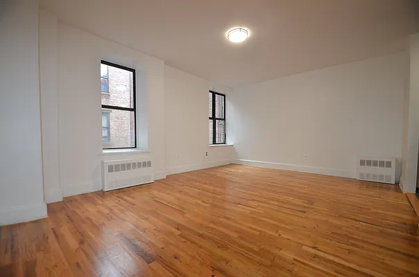 Rented by CITY SKYLINE REALTY INC | media 7