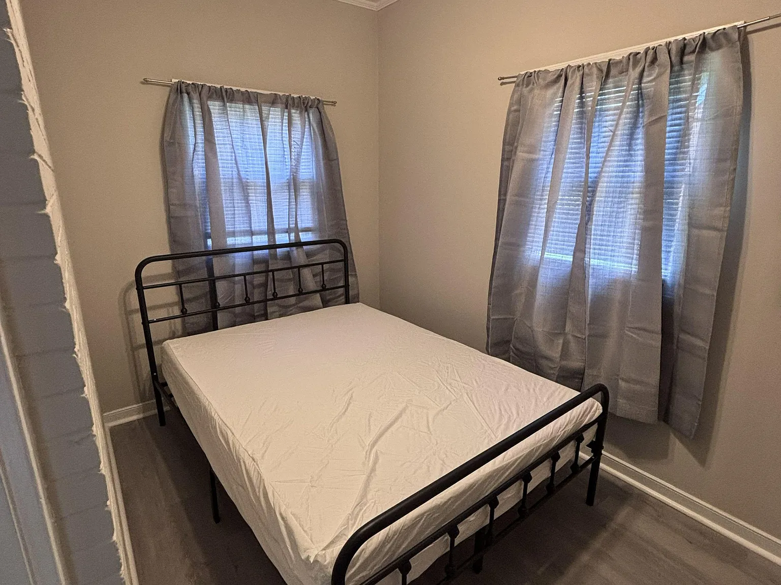 4 bed, 2.0 bath, 1400 sqft, $754 — Photo 1