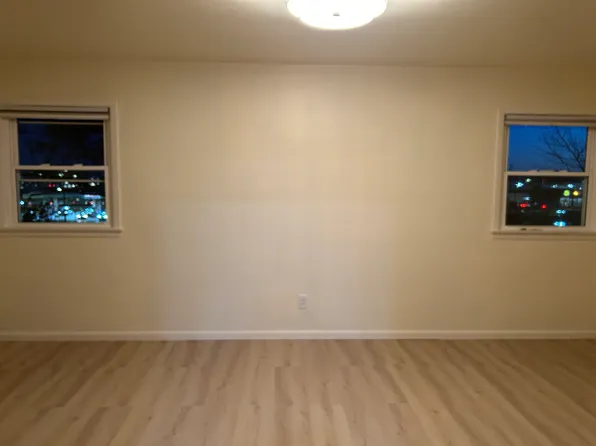 576 Avenue East image 8 of 14