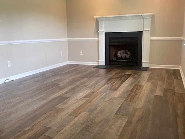 211 Koufax Dr — Photo 2