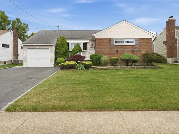 45 Margaret Road, Massapequa, NY 11758