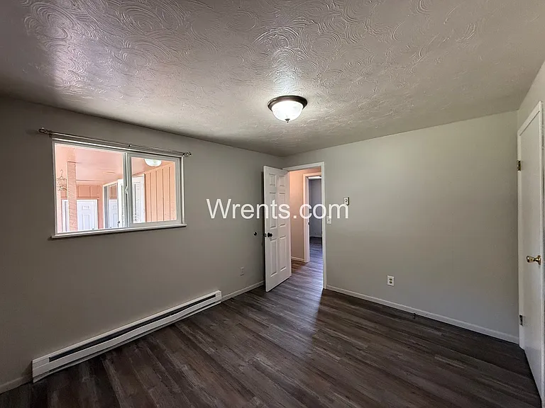 2909-2911 E Rockwell Ave — Photo 8