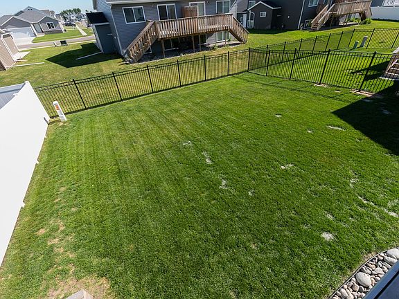 5th image of 1102 Eaglewood Ave W