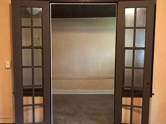 4th image of 371 Smith Ave N #1