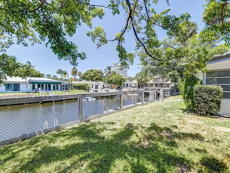 2041 Coral Reef Dr — Photo 22