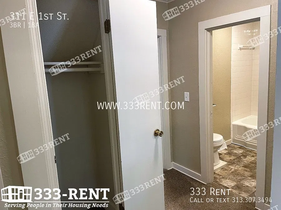You Wanted A Darling House Full Of Charm Within Walking Distance To Downtown Lee's Summit And Thi... — Photo 3