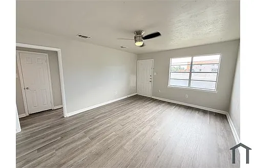 507 W Avenue A Photo 1