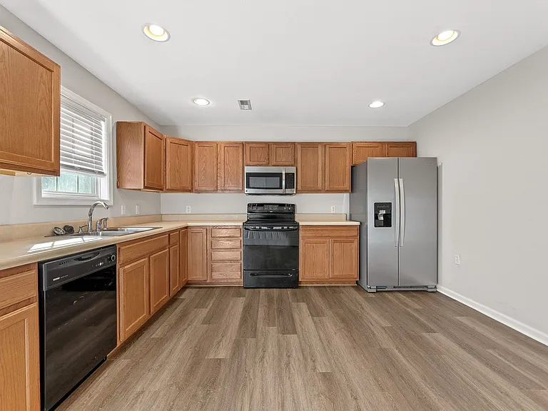 110 Aaron Pl #106 — Photo 9