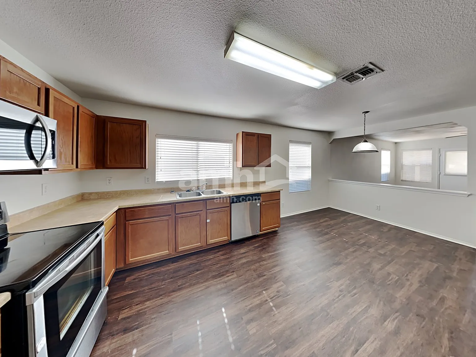 3 bed, 2.0 bath, 1672 sqft, $1,815 — Photo 4