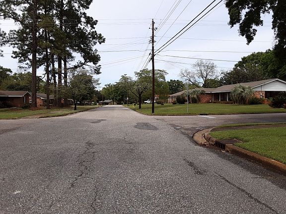 3rd image of 136 Sterling Dr