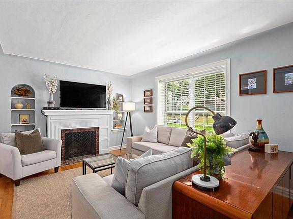 4th image of 6651 Lindenwood Pl