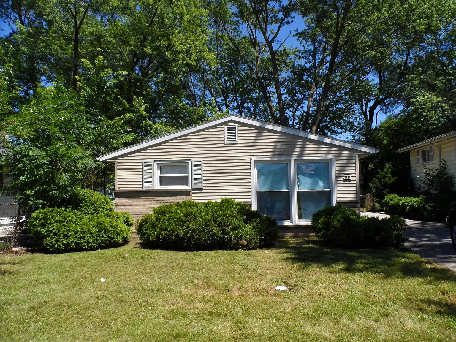 588 Mackinaw Ave photo 1