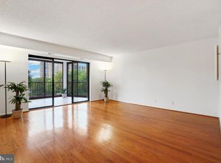 5903 Mount Eagle Dr APT 817, Alexandria, VA 22303