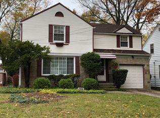 2888 Hampton Rd, Rocky River, OH 44116