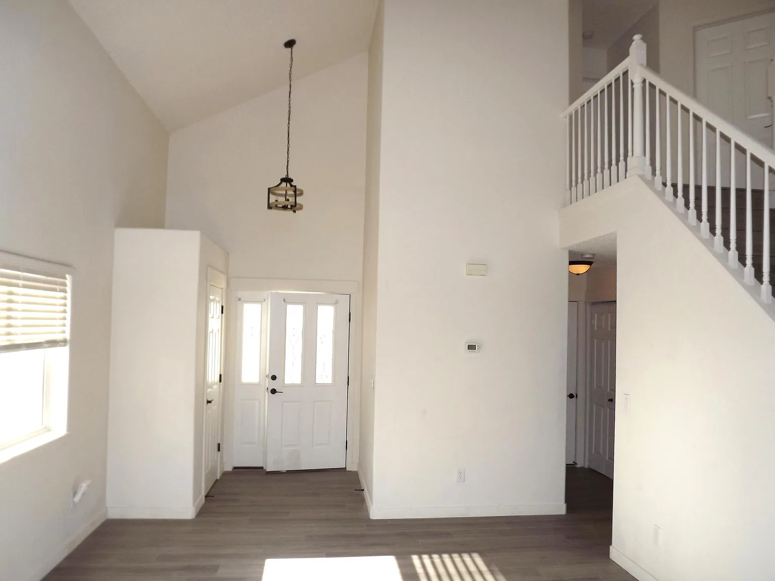 5 bed, 3.5 bath, 2390 sqft, $2,500 — Photo 3