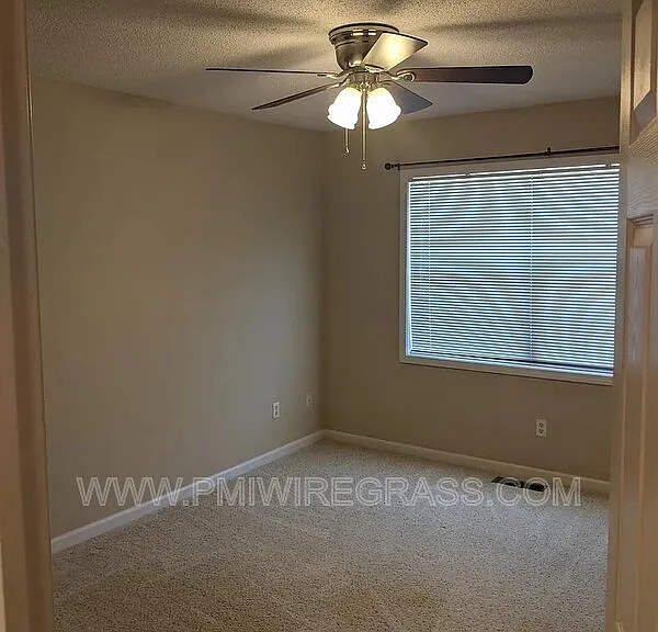 208 Foxchase Ln — Photo 32