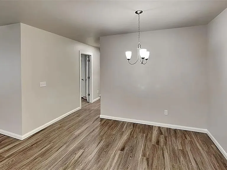 1104 Ashton Ln — Photo 5