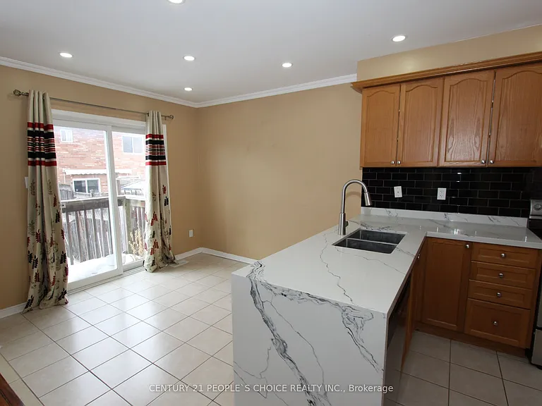 14 Thornbush Blvd — Photo 9